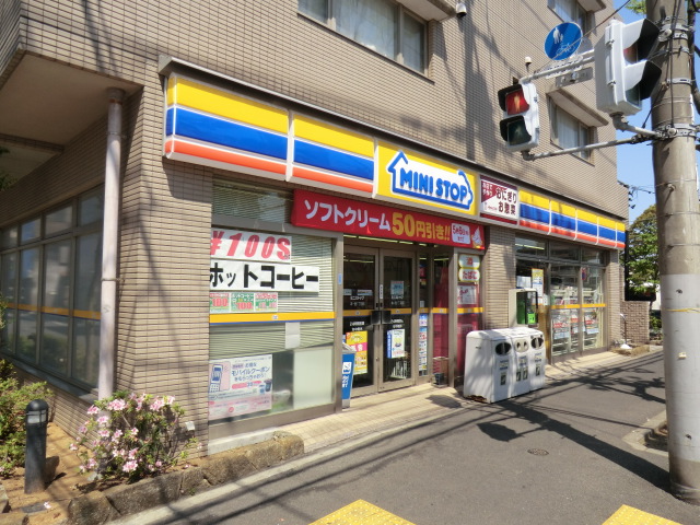 Convenience store. MINISTOP up (convenience store) 467m