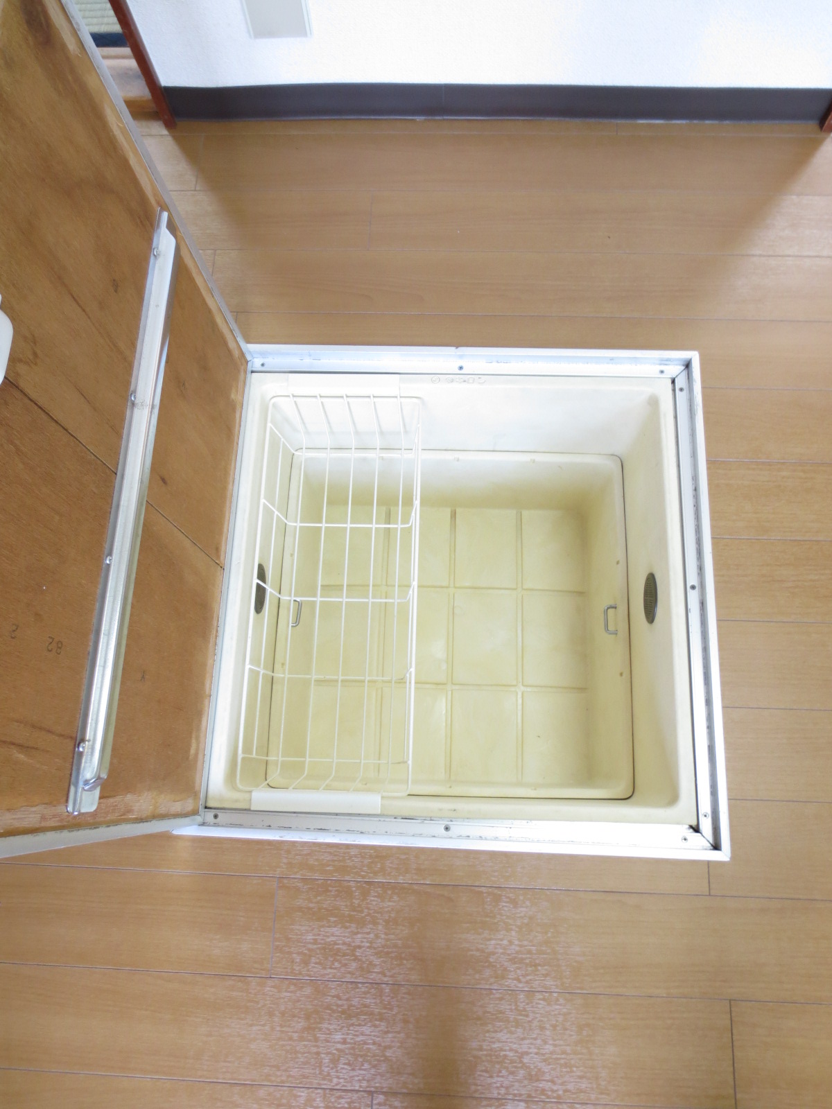 Receipt. Underfloor Storage