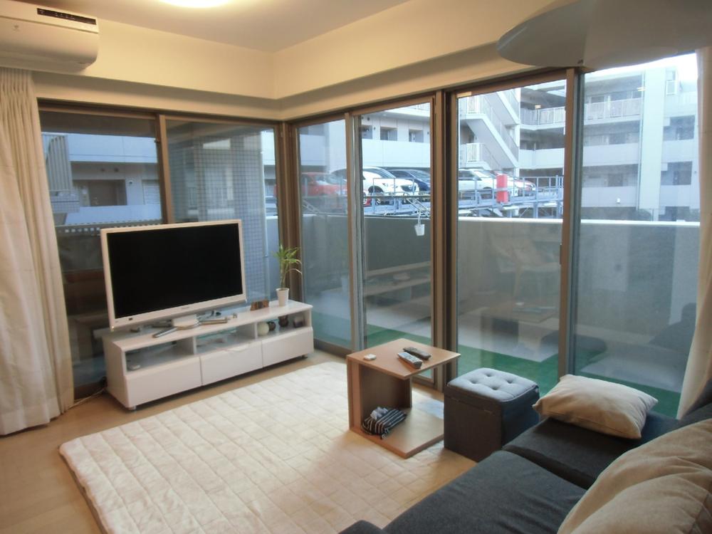 Living. It is equipped with floor heating to warm the room from the ground (12 May 2013) Shooting