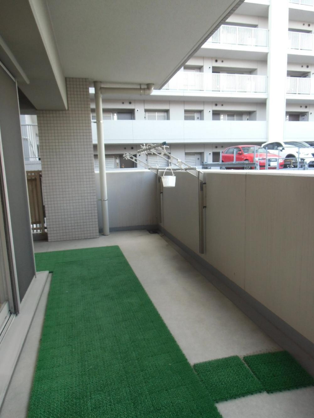 Balcony. Balcony there is a depth of about 2m (12 May 2013) Shooting