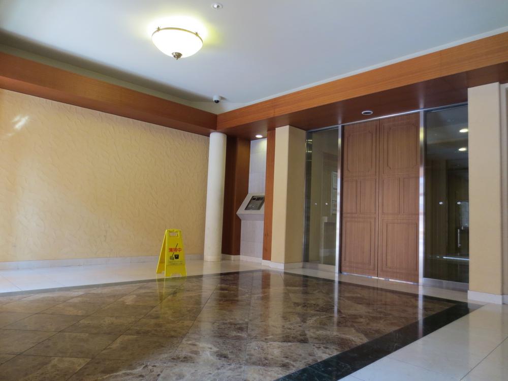 lobby. Common areas (2013 November shooting)