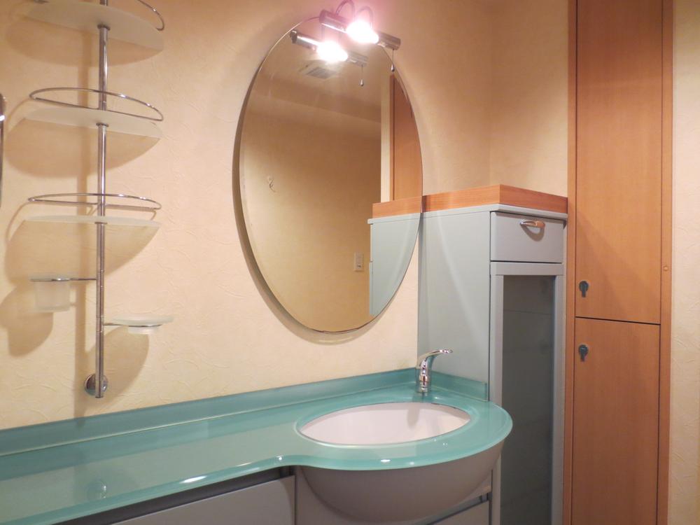 Wash basin, toilet. Indoor (11 May 2013) Shooting