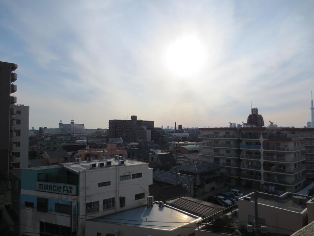 View photos from the dwelling unit. View from the site (January 2014) Shooting