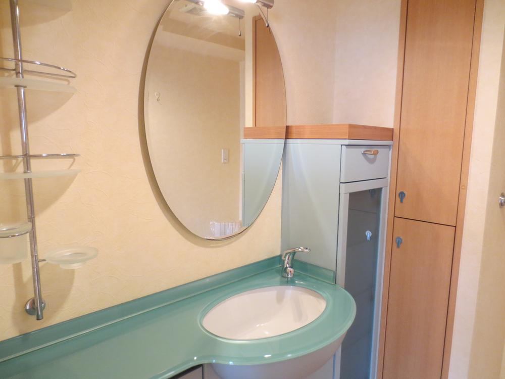 Wash basin, toilet. Indoor (January 2014) Shooting