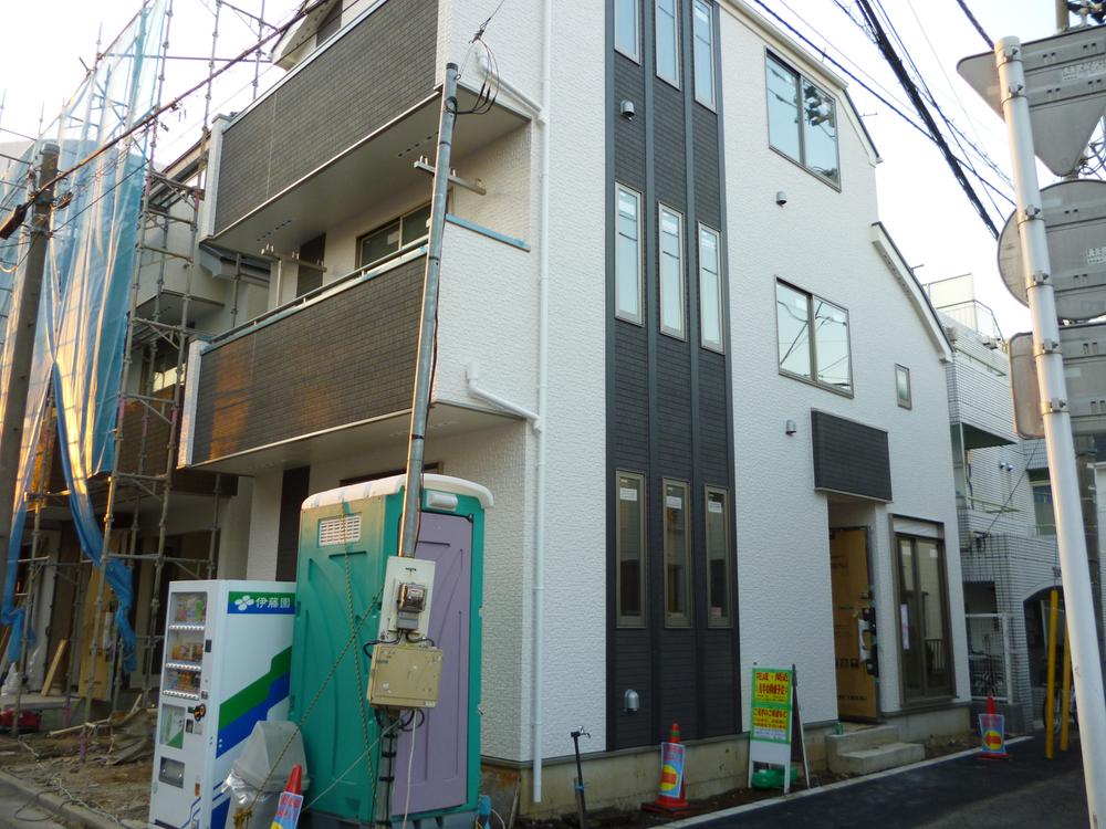 Local appearance photo. Local (12 May 2013) Shooting Building 3