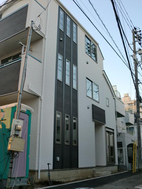 Local appearance photo. Local (12 May 2013) Shooting Building 3