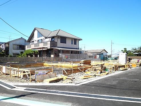 Local photos, including front road. Local (September 17 shooting)