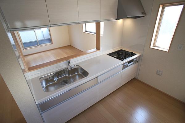 Kitchen. Face-to-face kitchen where you can enjoy a conversation with your family, even while cooking