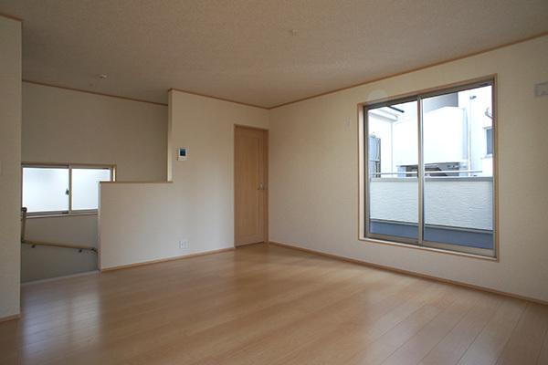 Living. We will deliver the latest information! Please contact us from the "document request (free)."