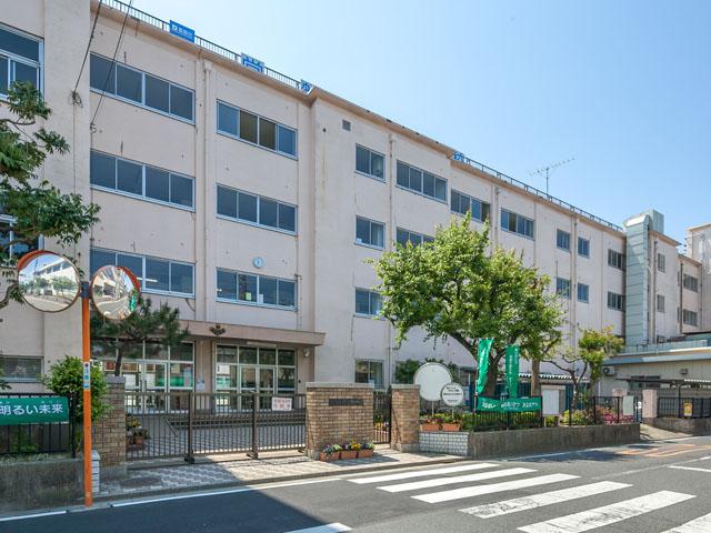 Junior high school. 681m to Katsushika Ward Tokiwa Junior High School