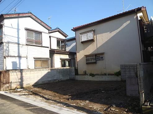 Local photos, including front road. Local (November 5 shooting)