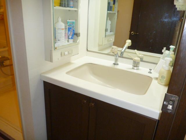 Wash basin, toilet. Indoor (12 May 2013) Shooting. It is vanity of artificial marble of the top plate.