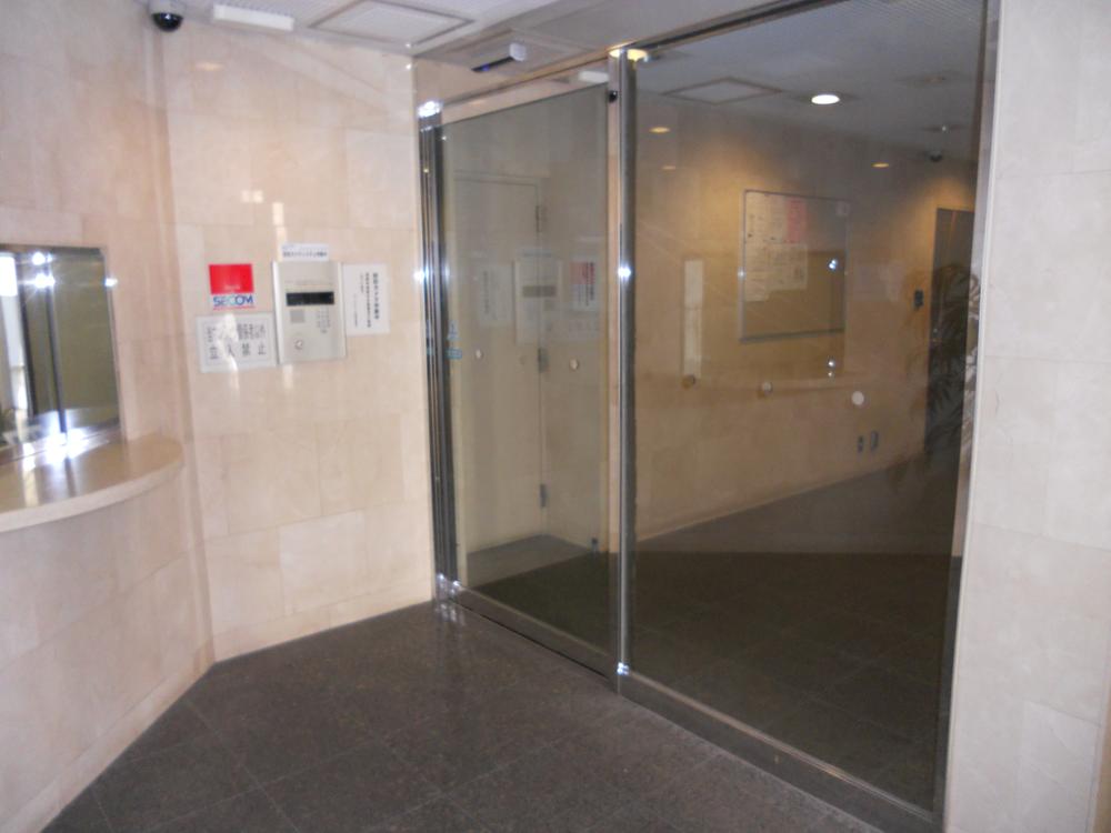 Entrance. Common areas