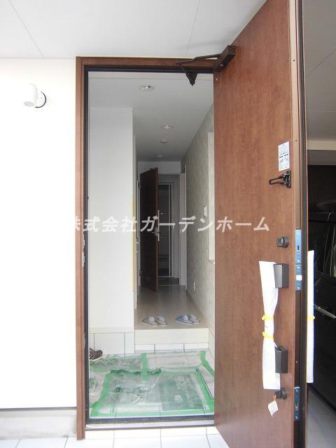 Entrance. Local (10 May 2013) Shooting