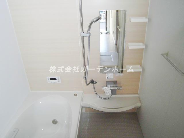 Bathroom. Local (10 May 2013) Shooting