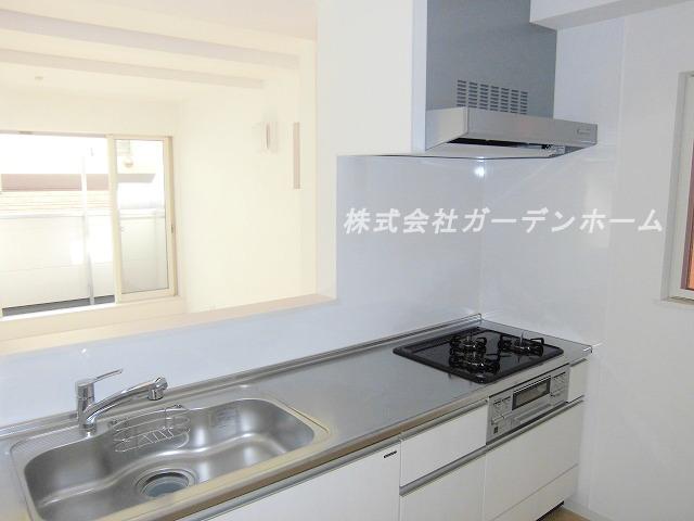 Kitchen. Local (10 May 2013) Shooting