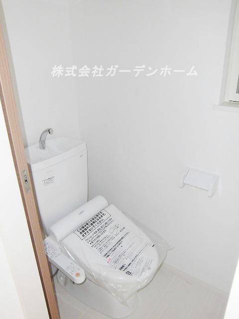 Toilet. Local (10 May 2013) Shooting