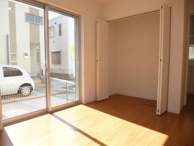 Non-living room. Day is good from the first floor!