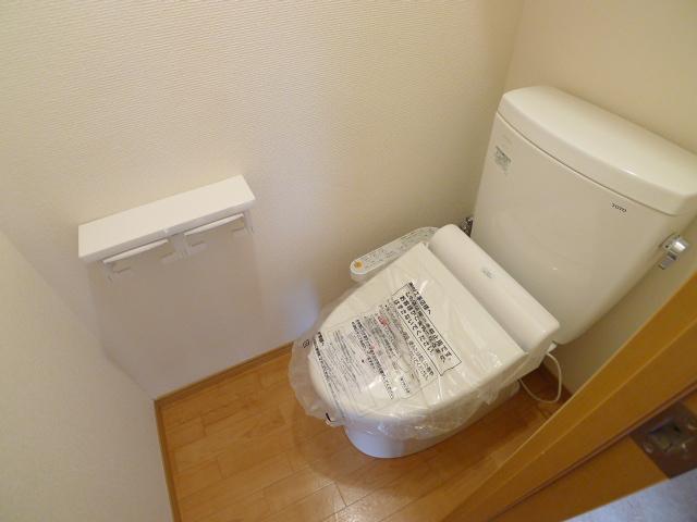 Toilet. ※ Image is a photograph.