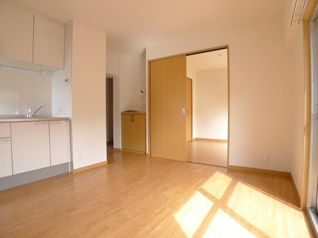 Living and room. ※ Image is a photograph.