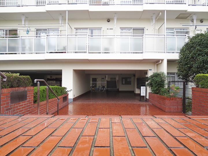 Entrance. Common areas