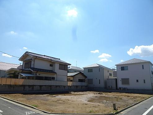 Local photos, including front road. Local (August 27 shooting)