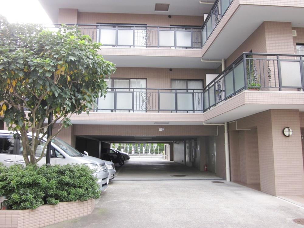 Parking lot. On-site parking