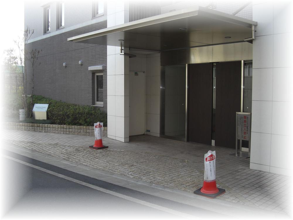 Entrance. Common areas