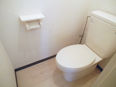 Toilet. bus ・ It is another toilet. 