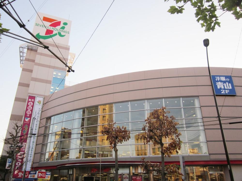 Supermarket. Ito-Yokado Yotsugi store up to 30m shopping convenient Ito-Yokado is the front of the eye.