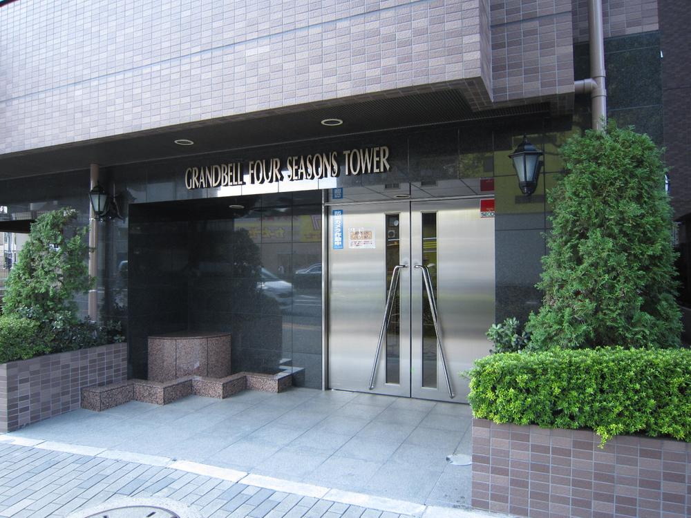 Entrance. Common areas