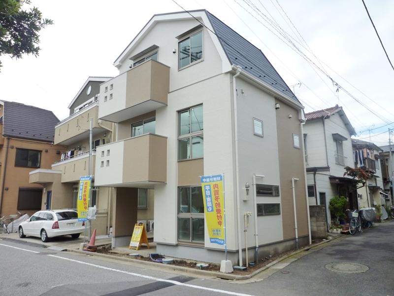 Local appearance photo. Local (10 May 2013) Shooting