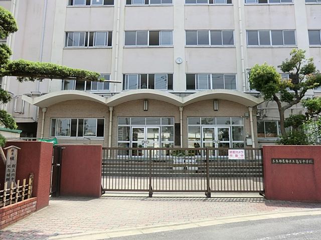 Junior high school. Kameari 650m until junior high school