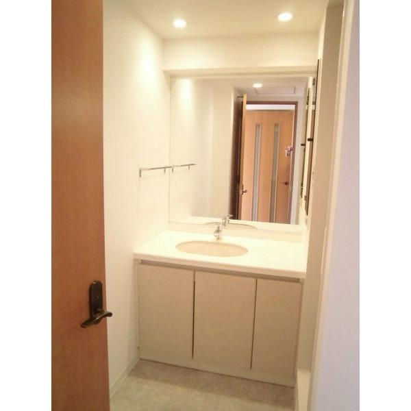 Wash basin, toilet. Indoor (11 May 2013) Shooting