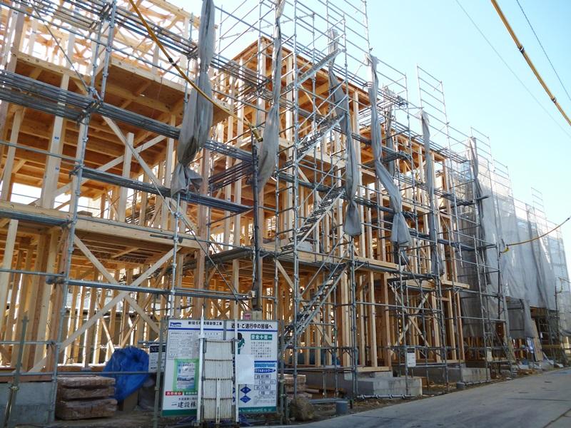 Local photos, including front road. Local (11 May 2013) Shooting