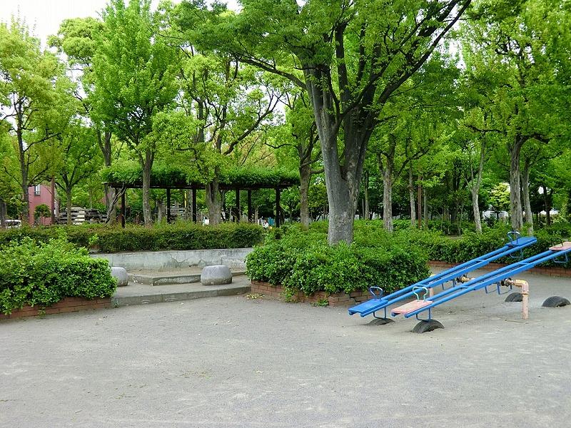 park. 9m to Sanwa park
