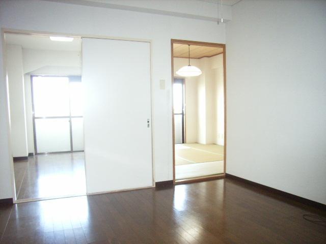 Living and room. ☆ DK ☆