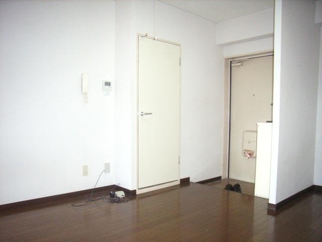 Living and room. ☆ DK ☆