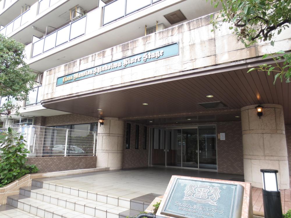 Entrance. Common area (October 2013 shooting)