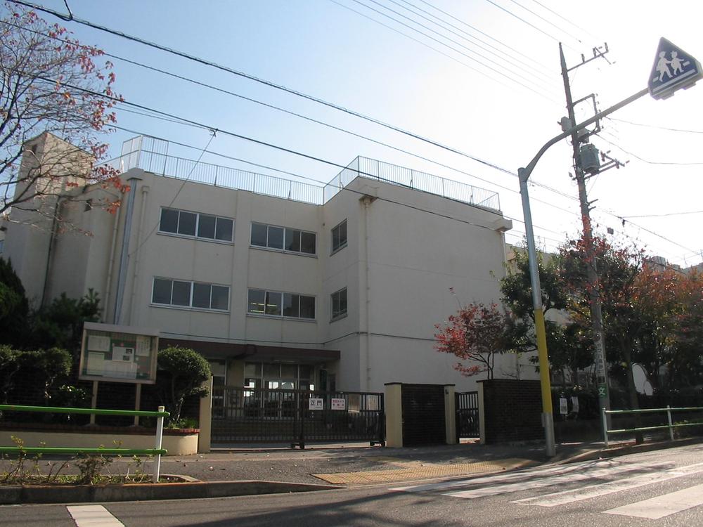 Primary school. 407m to Katsushika Ward Kitano Elementary School