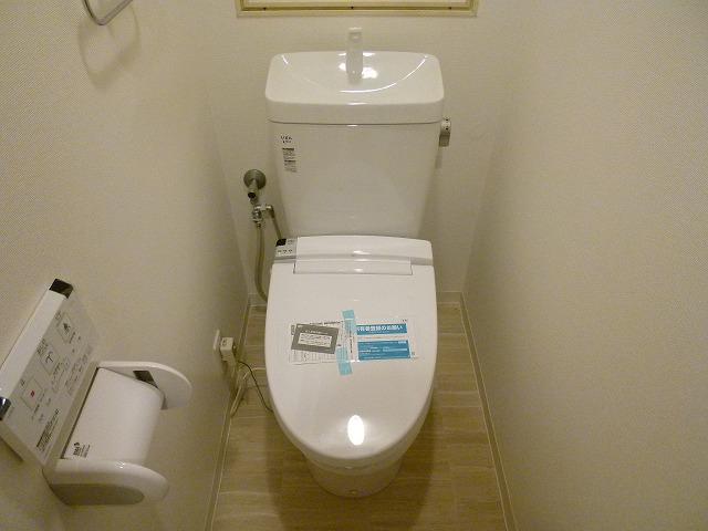 Toilet. Indoor (10 May 2013) Shooting