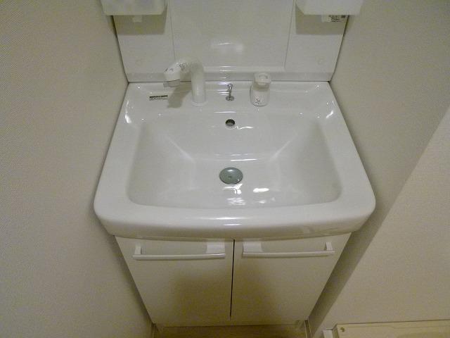 Wash basin, toilet. Indoor (10 May 2013) Shooting