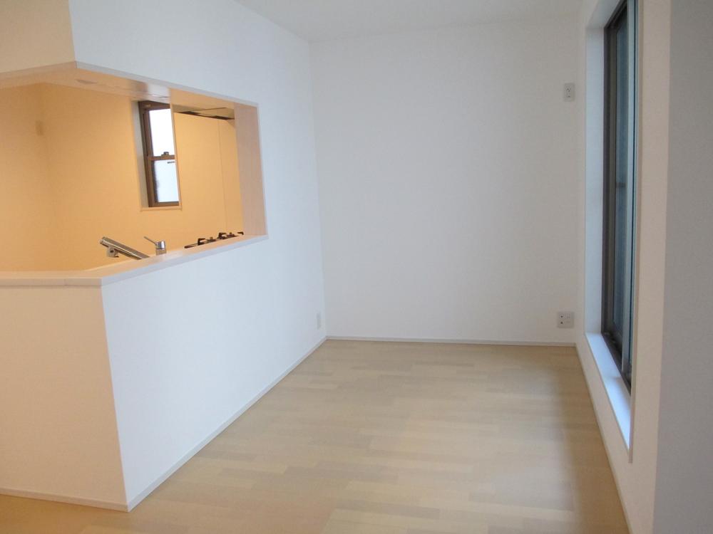 Living. This is dining. Face-to-face kitchen without being lonely cooking, I calm the table also momentum conversation with family. Floor heating in the dining space (3 Jodai) is equipped.