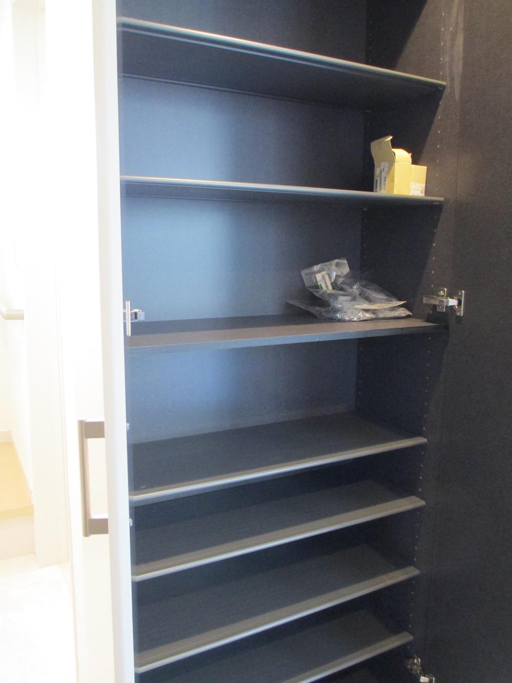 Receipt. First floor footwear box