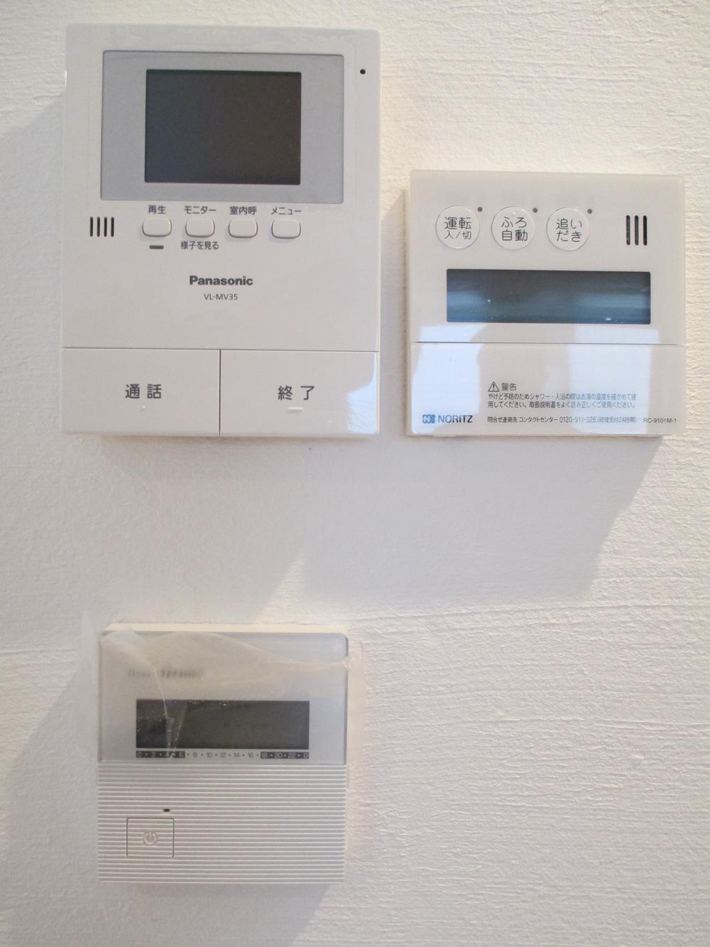 Other introspection. Intercom with video recording feature is the kitchen wall ・ Bathroom remote control ・ Fitted with a floor heating switch.