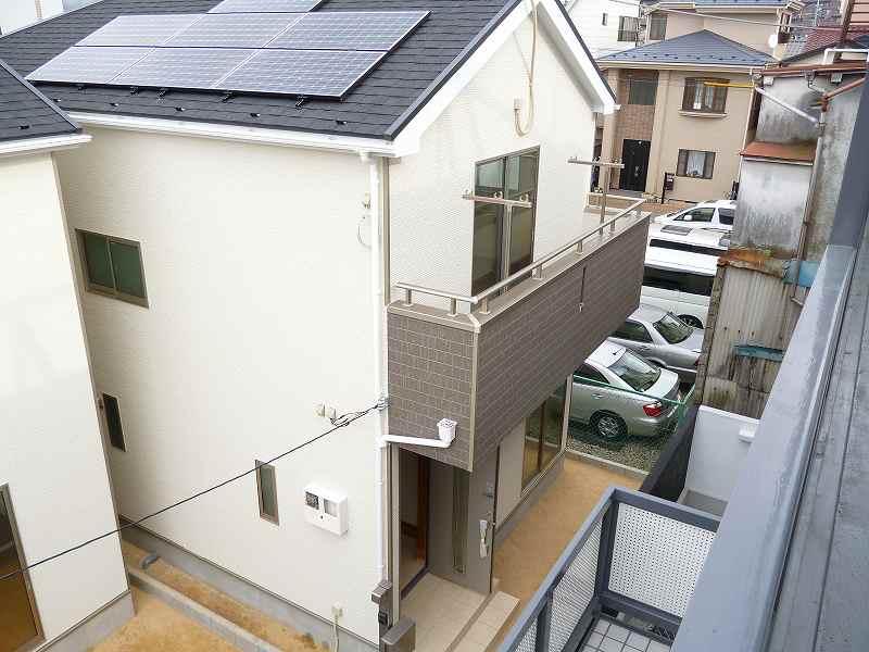 Local photos, including front road. Local (2013.12)