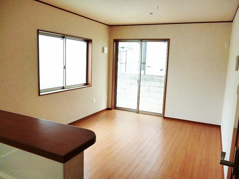 Living. Building 2 Living