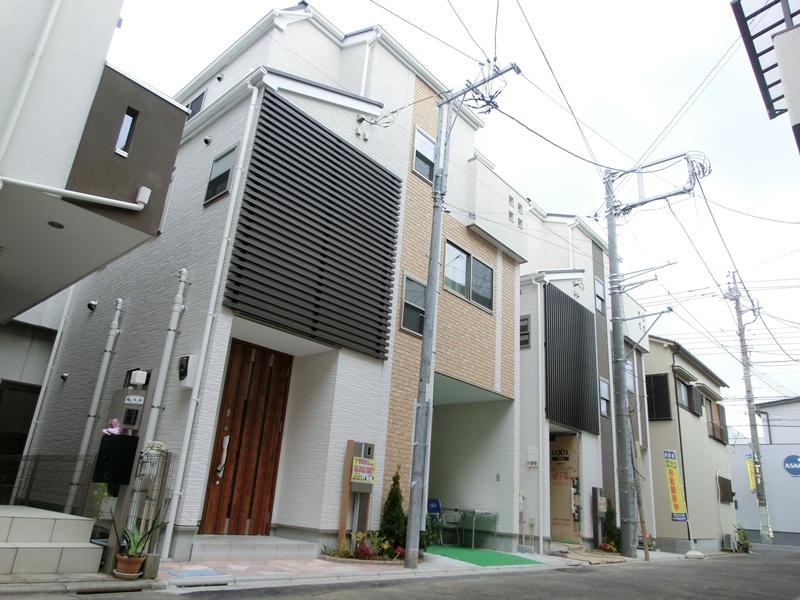 Local appearance photo. Local (12 May 2013) Shooting