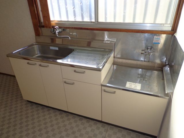 Kitchen. It is a two-necked Gasukitchin. 