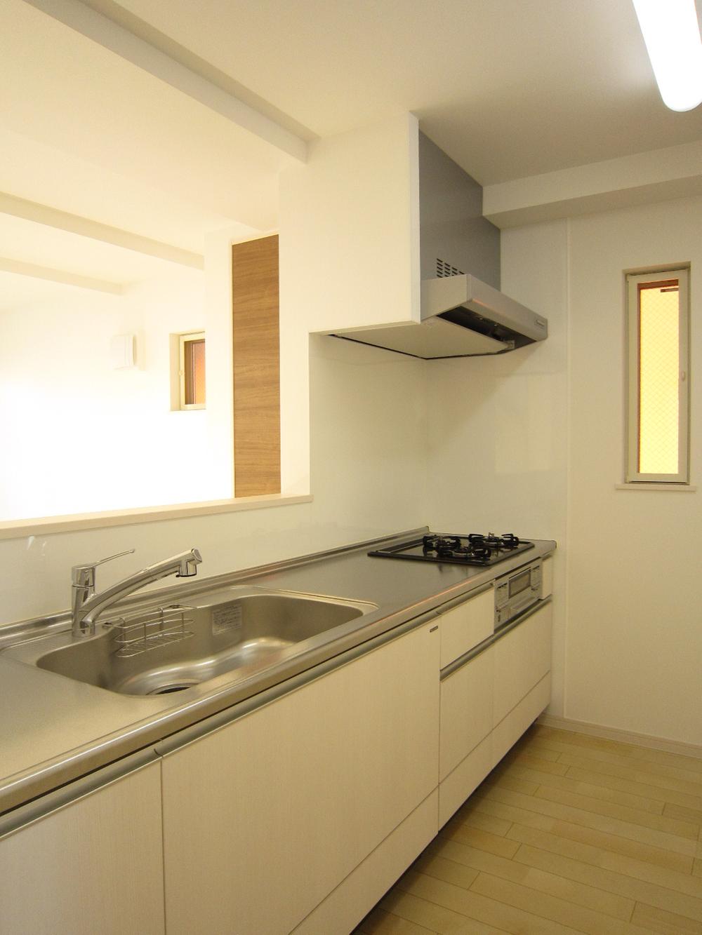 Kitchen. Indoor (11 May 2013) Shooting